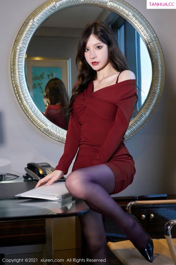 周于希dummy  轻熟女友周于希 猩红多姿的服饰第27张图片